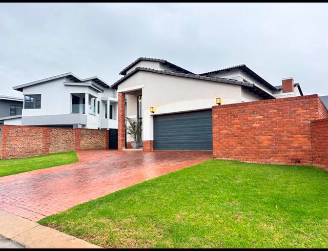 4 BEDROOM HOUSE FOR SALE IN SIX FOUNTAINS RESIDENTIAL ESTATE
